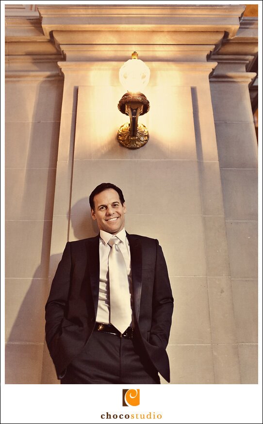 groom portrait at san francisco city hall 