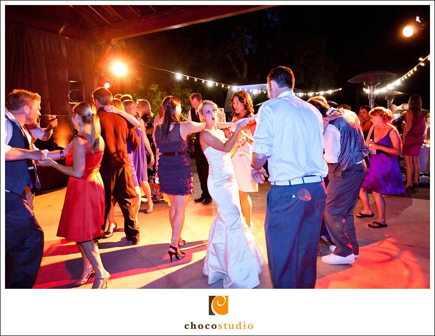salvestrin-winery-wedding-dancing